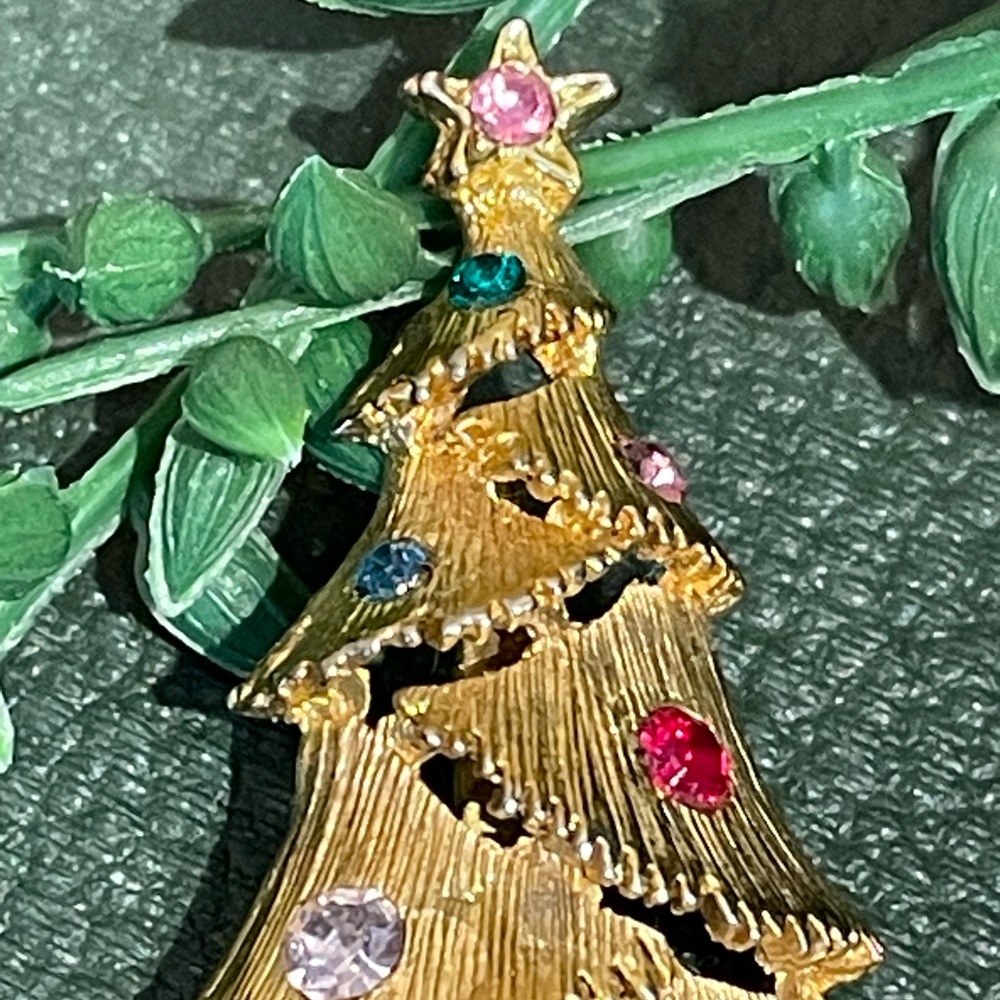 Vintage Christmas tree pin - Picture 3 of 8